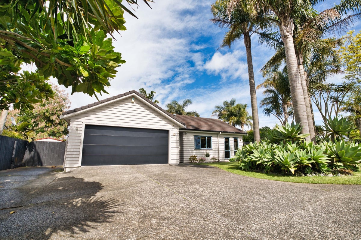 76 Lothian Brae, Wattle Downs, Auckland - Carousel 2