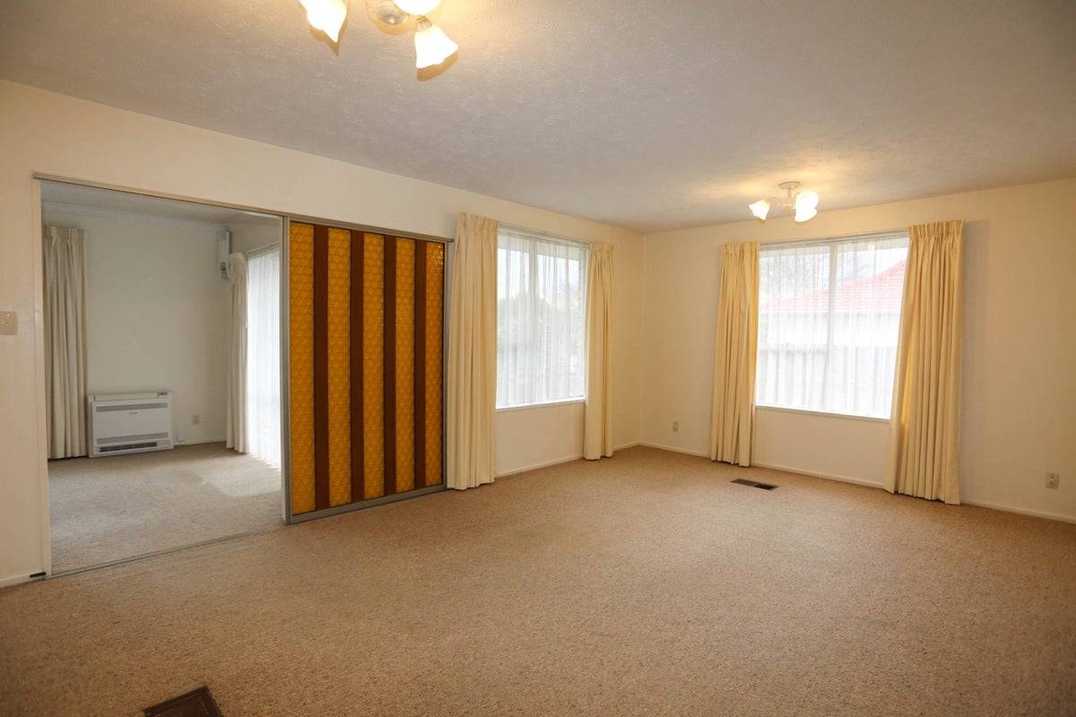 6 Karnak Crescent, Russley, Christchurch - Carousel 2