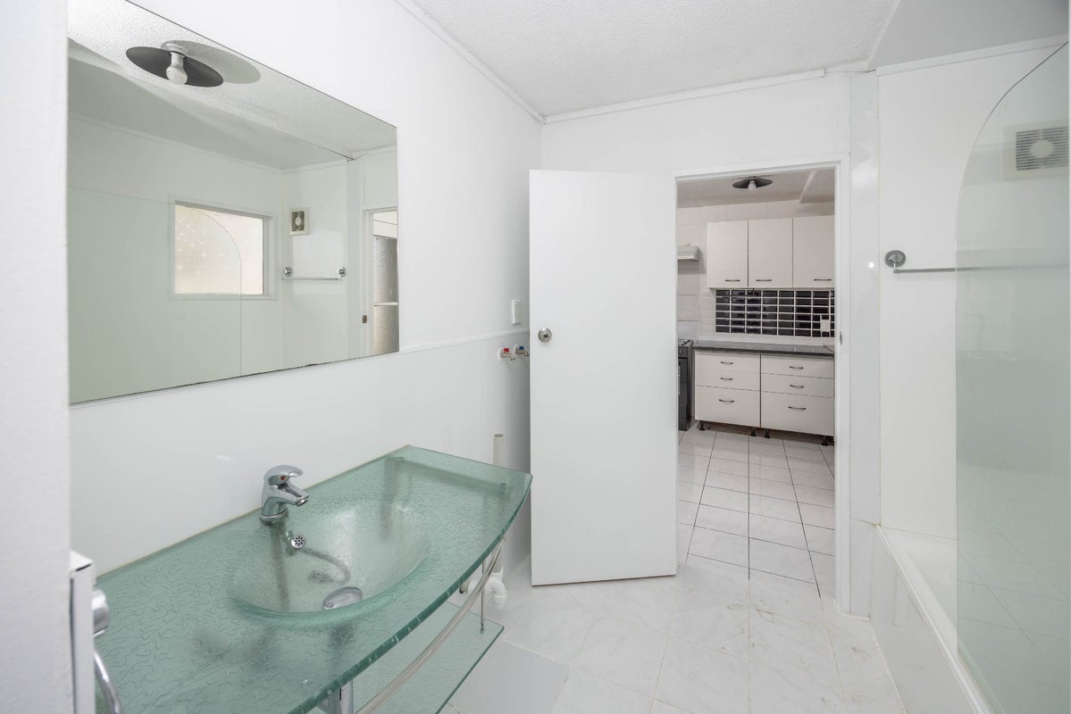 41F Cameron Road, Hamilton East, Hamilton - Carousel 12
