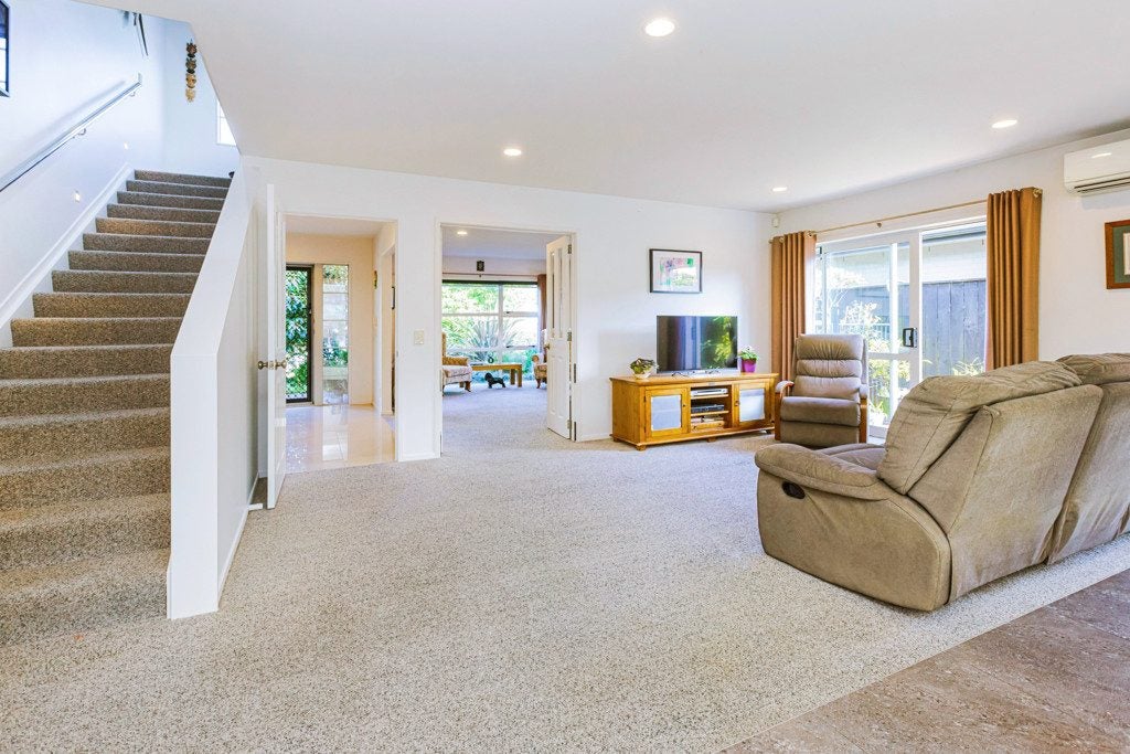 25 Pickaberry Avenue, Karaka, Papakura - Carousel 1
