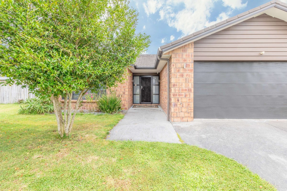 6 Chatham Place, Rototuna North, Hamilton - Carousel 1