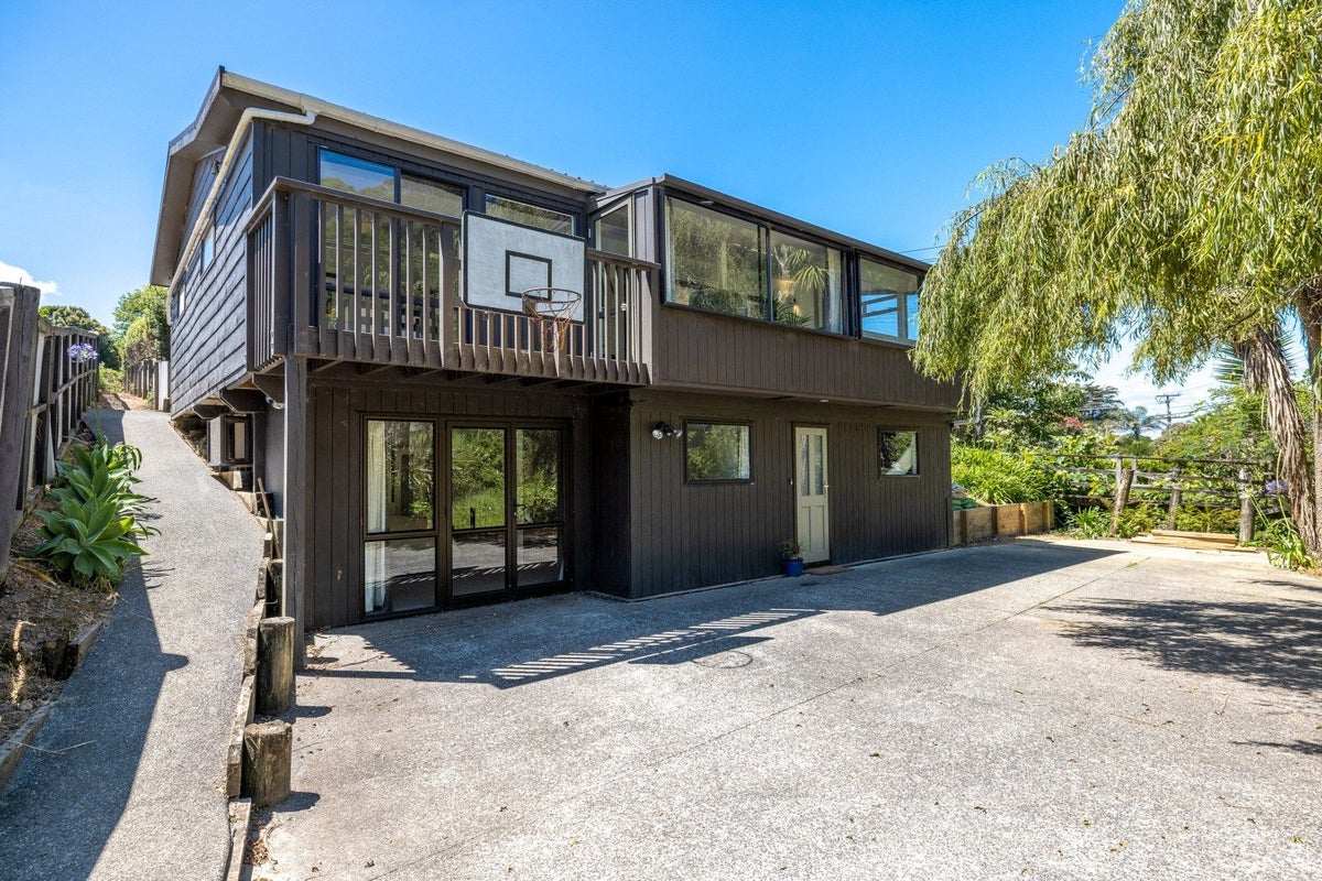 35 Lannan Road, Surfdale, Waiheke Island - Carousel 1
