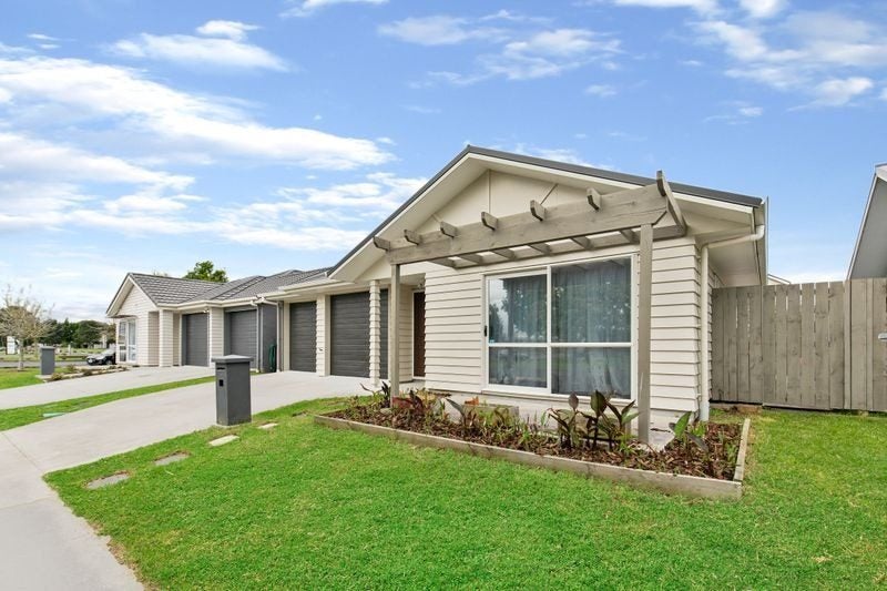 4 Poaka Avenue, Takanini, Auckland - Carousel 1