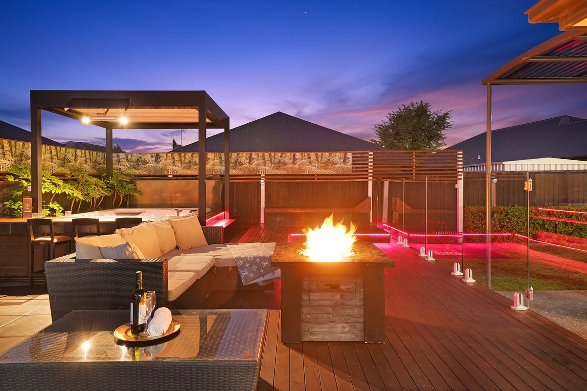 11 Jarnac Boulevard, Yaldhurst, Christchurch - Carousel 1