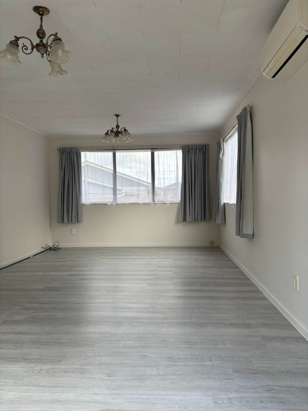 1/198 Te Atatu Road, Te Atatu South, Auckland - Carousel 2