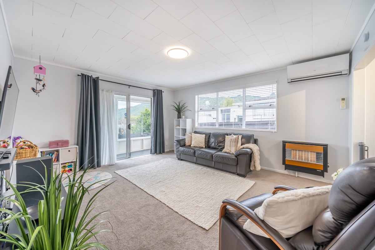 1/33 Roband Crescent, Brown Owl, Upper Hutt - Carousel 1