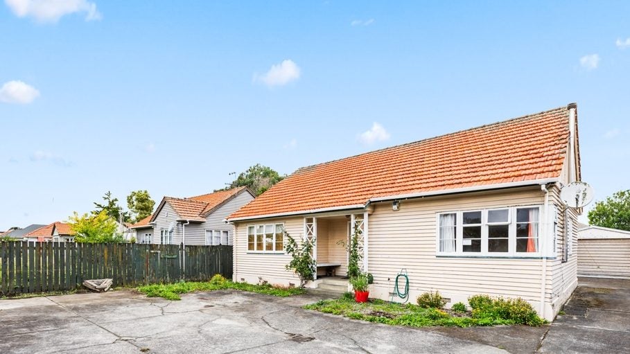 218 College Street, West End, Palmerston North - Carousel 1