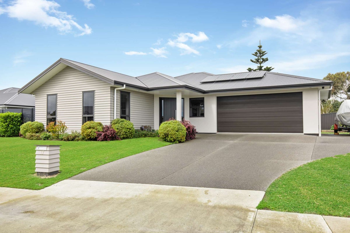 17 Tirimoana Place, Otamatea, Whanganui - Carousel 1