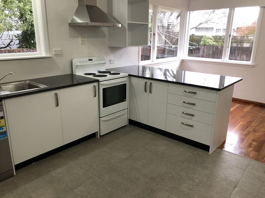 2/54 Kings Crescent, Hutt Central, Lower Hutt - Carousel 1