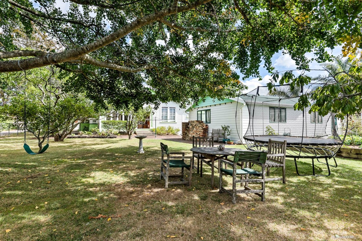12 Boyd Avenue, Mangere Bridge, Auckland - Carousel 2
