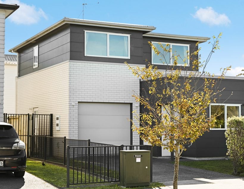7 Rebekah Crescent, Flagstaff, Hamilton - Carousel 1