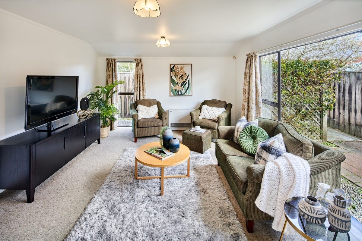 2/73 Trafalgar Street, Waterloo, Lower Hutt - Carousel 2
