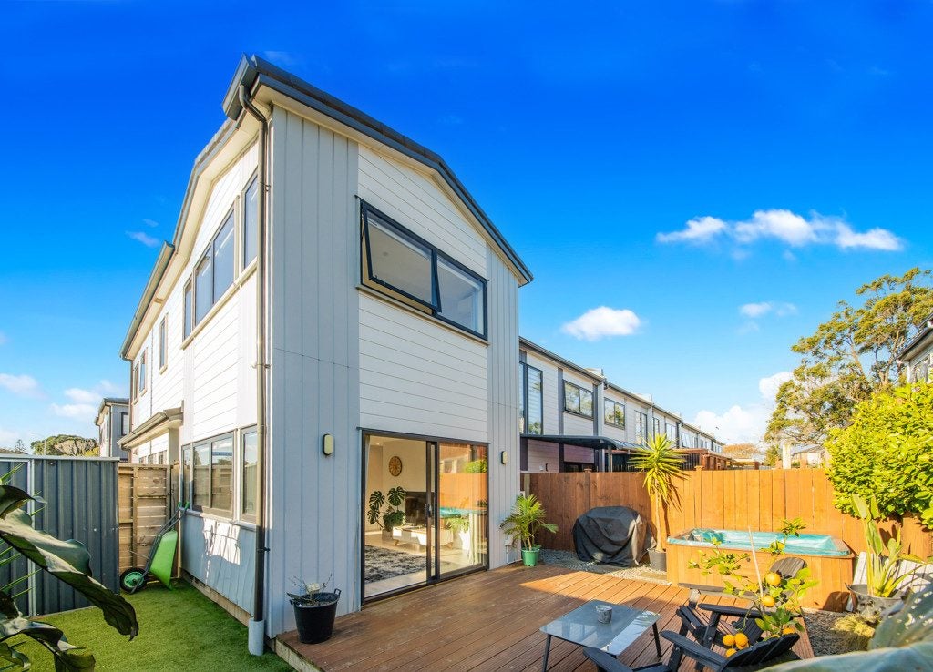 1 Shahkot Way, Papatoetoe, Auckland - Carousel 1