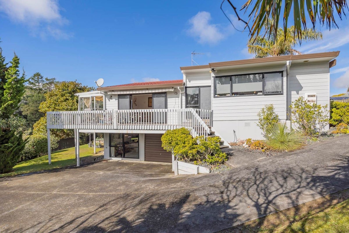 1/57 Unsworth Drive, Unsworth Heights, North Shore City, Auckland - Carousel 1