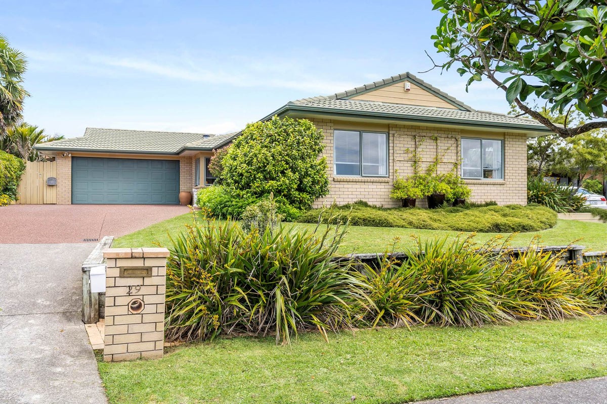 29 Vanderbilt Parade, Albany, Auckland - Carousel 2