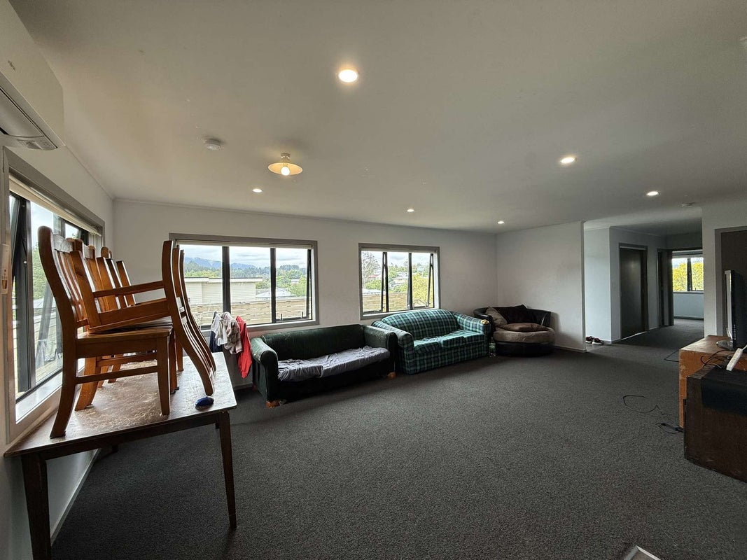 4 Speargrass Grove, Timberlea, Upper Hutt - Carousel 2