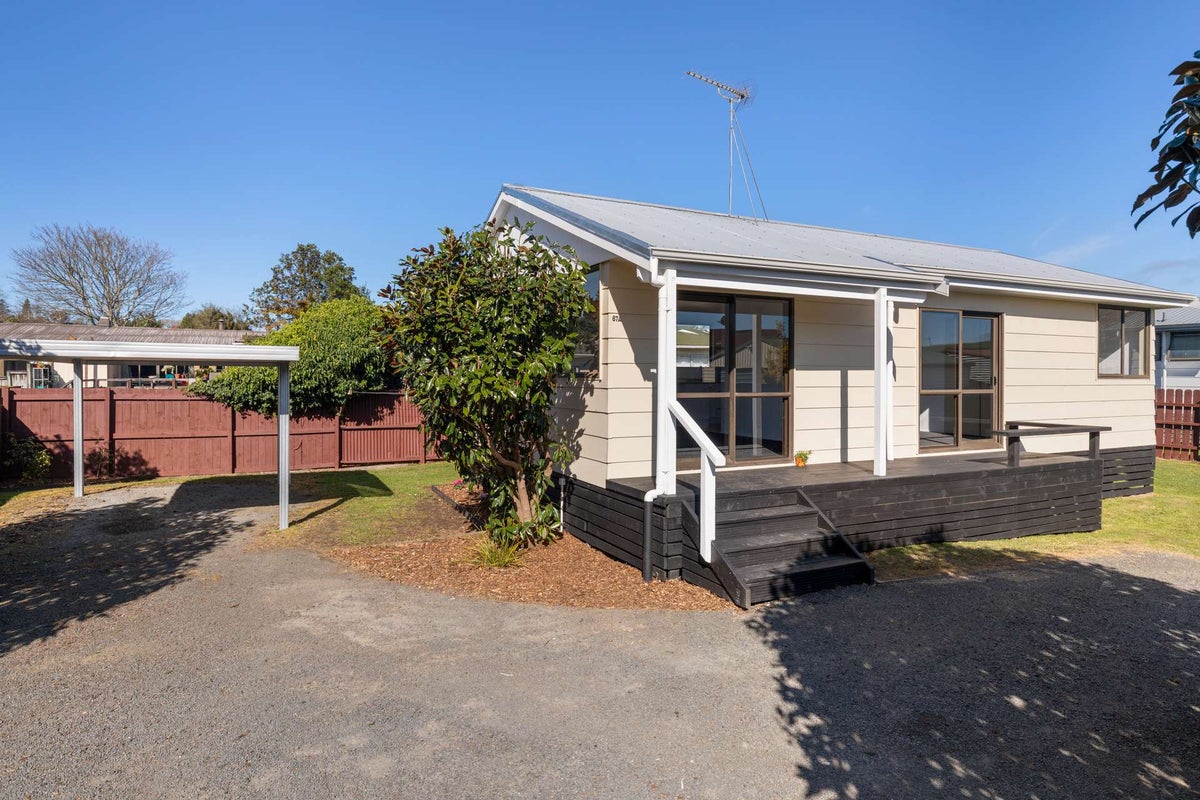 67A Kahikatea Drive, Melville, Hamilton - Carousel 1