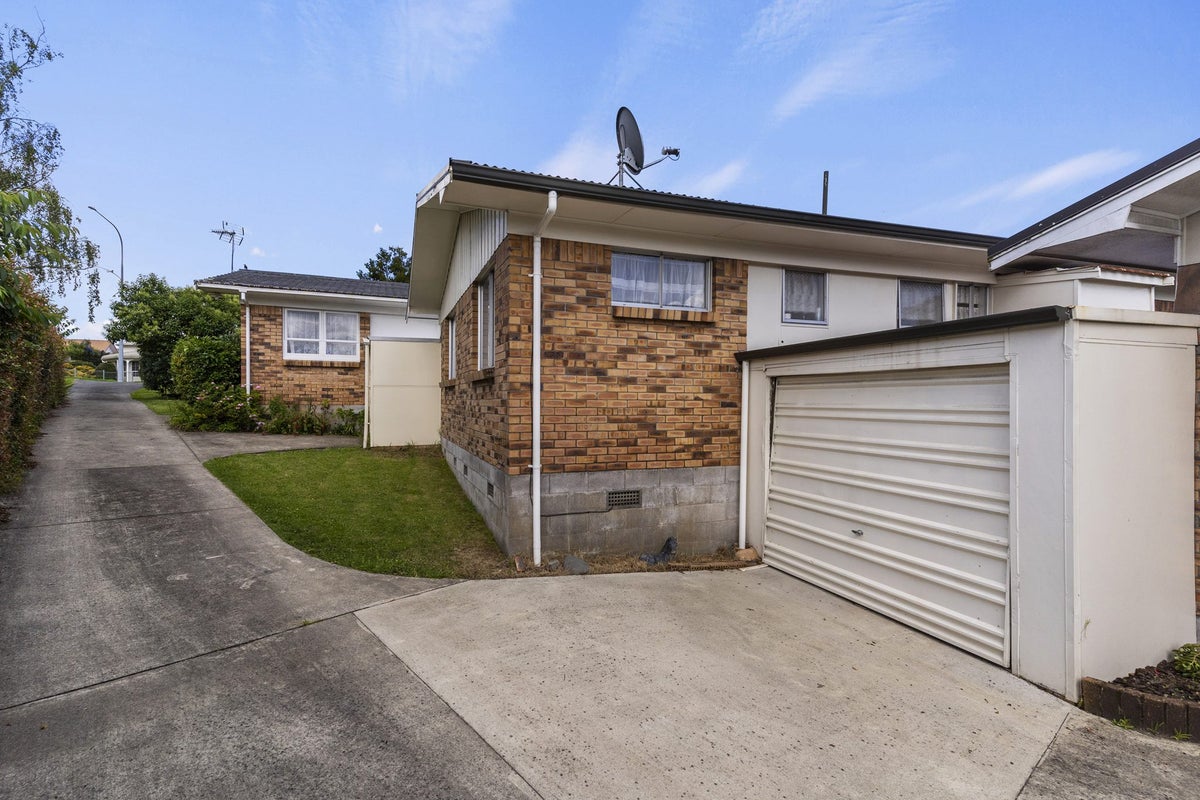 2/32 Coles Crescent, Papakura, Auckland - Carousel 2