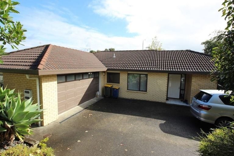 13 Meridian Court, Oteha, Auckland - Carousel 1