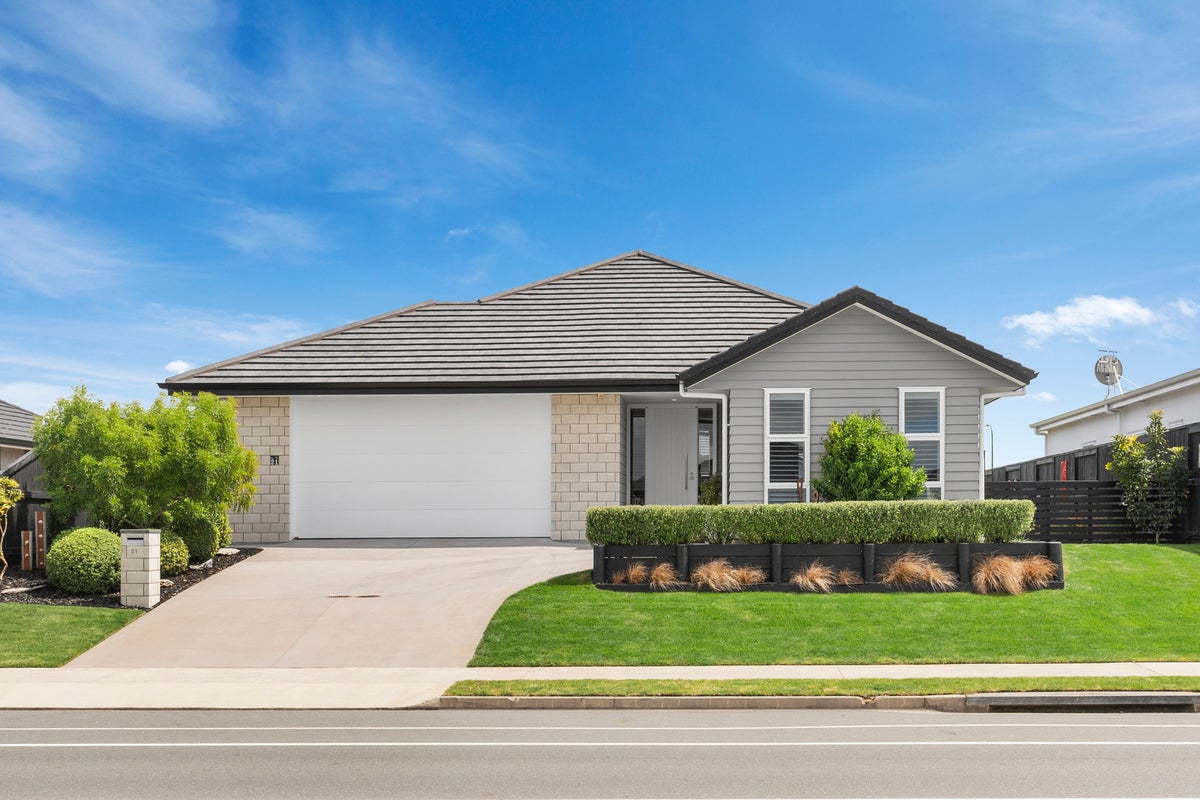 21 Stevenson Drive, Papamoa, Papamoa - Carousel 1