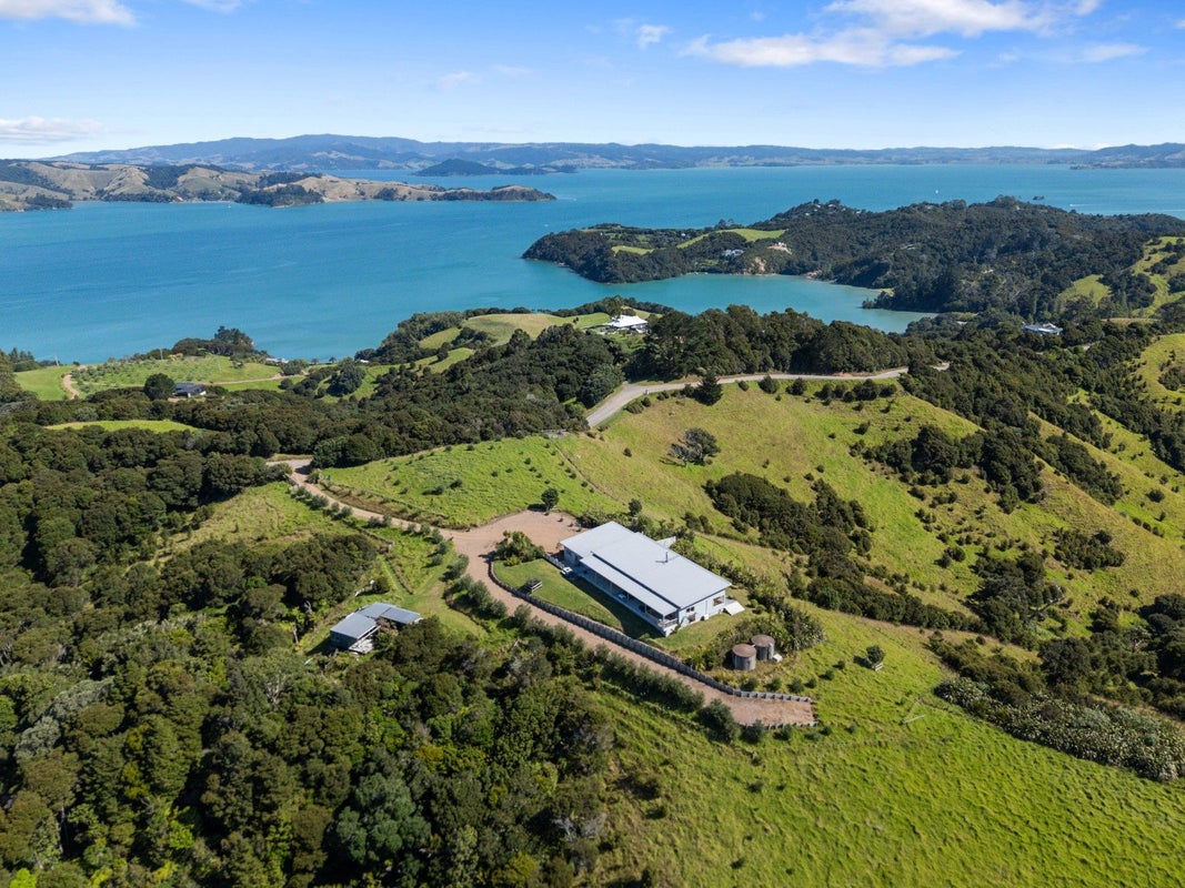 99 Cowes Bay Road, Waiheke Island - Carousel 1