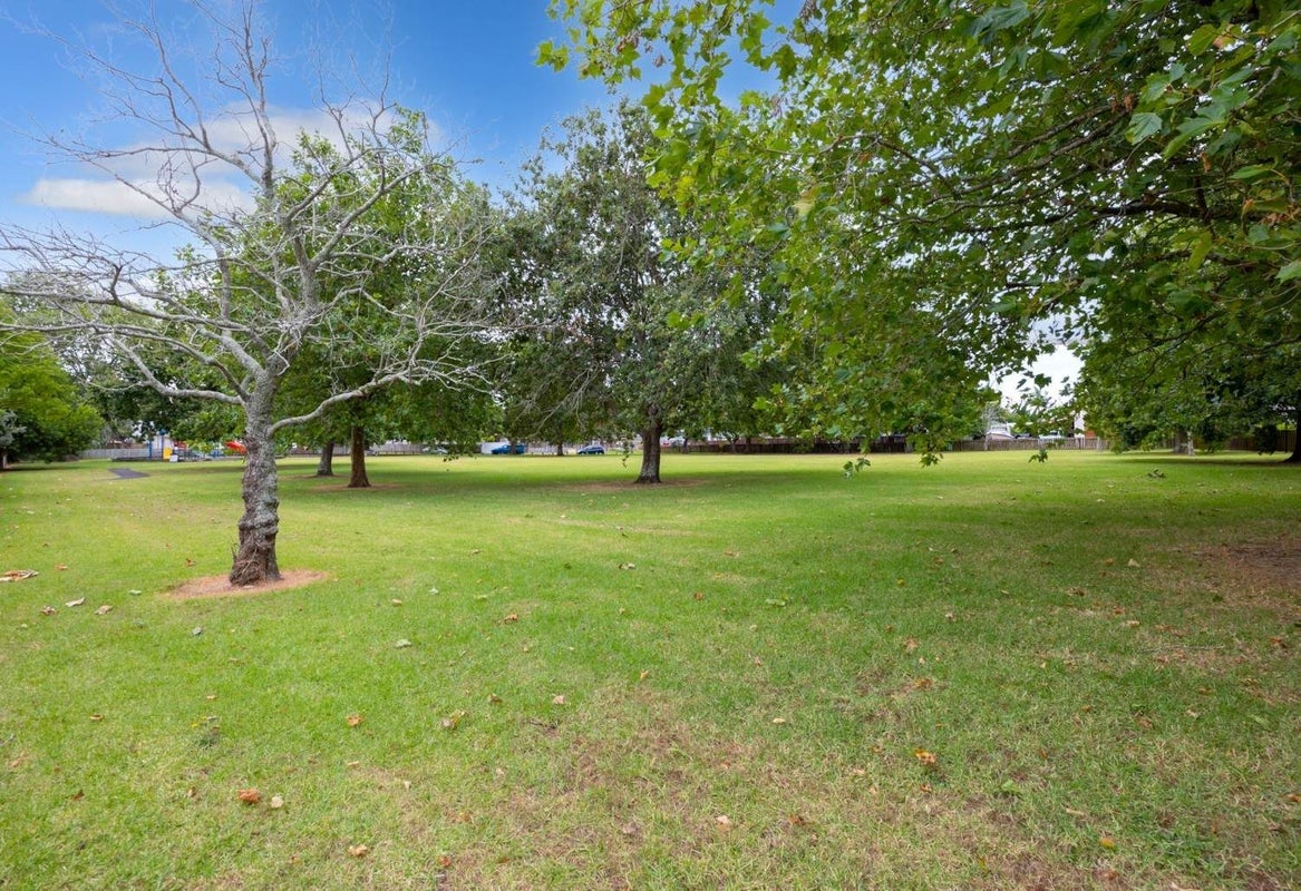 132 Gills Road, Half Moon Bay, Auckland - Carousel 2