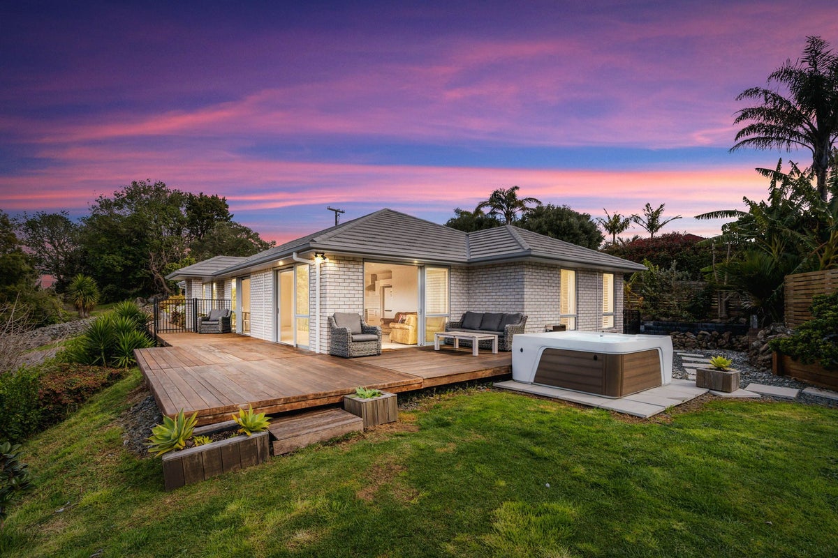 25 Golf Harbour Drive, Whangarei - Carousel 1