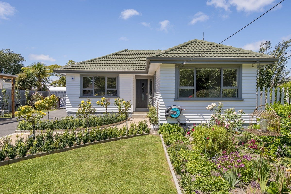 128 Gilberthorpes Road, Hei Hei, Christchurch - Carousel 2