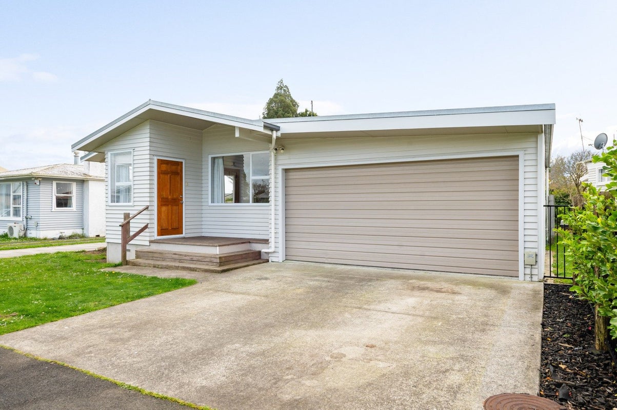 6 Forth Crescent, Glenview, Hamilton - Carousel 2