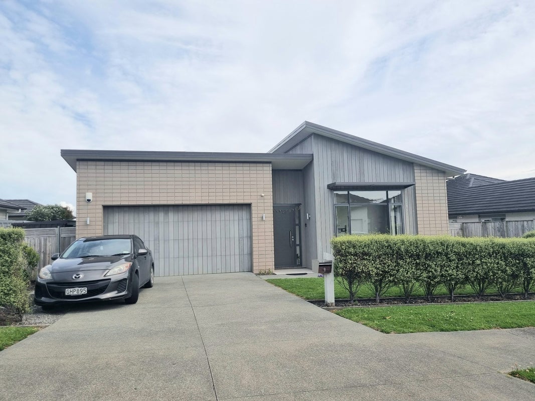 9 Kaiawa Street, Beachlands, Auckland - Carousel 1