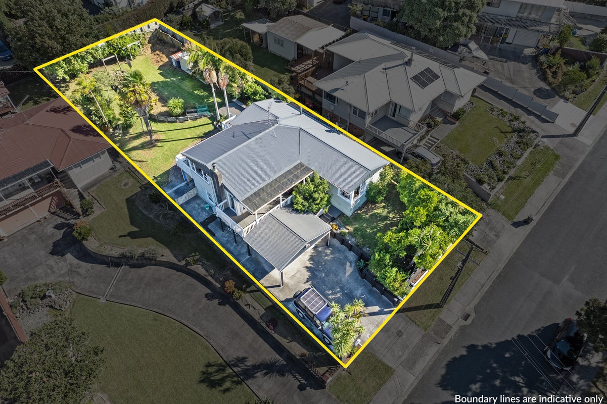 7 Cron Avenue, Te Atatu South, Auckland - Carousel 1