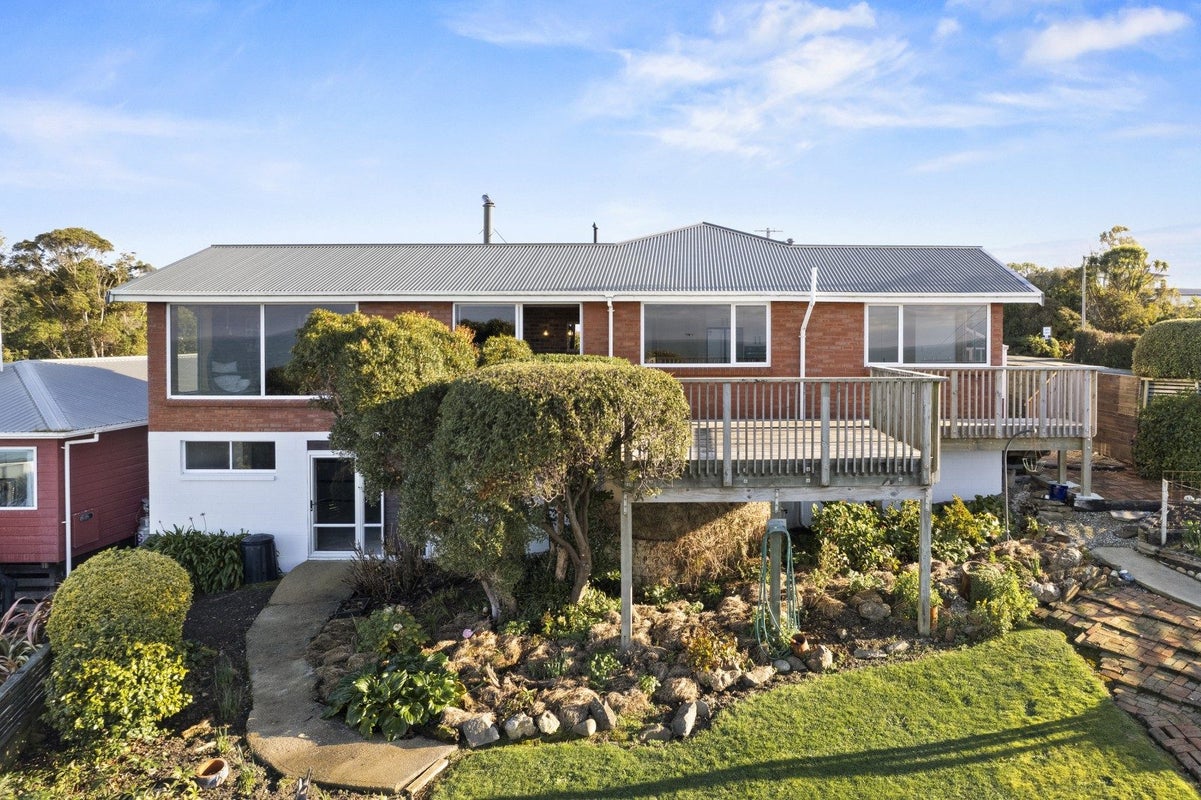 11 Rata Street, Kaka Point - Carousel 1