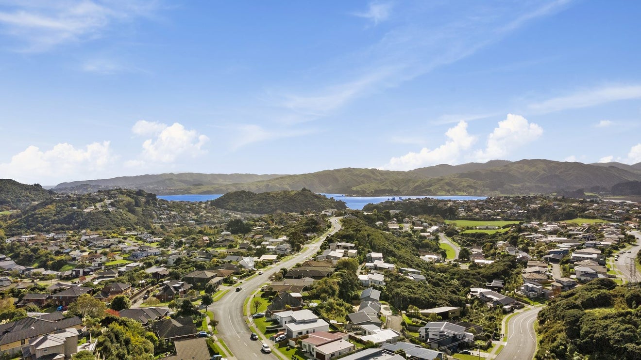 11 Yorkshire Close, Whitby, Porirua - Carousel 29