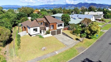 16 Papaunahi Road, Bowentown, Katikati - Carousel 1