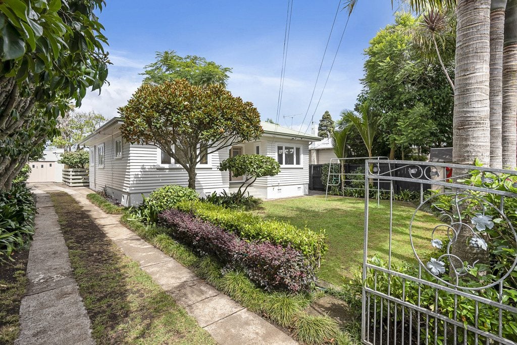 2 Hazelmere Road, Sandringham, Auckland - Carousel 2