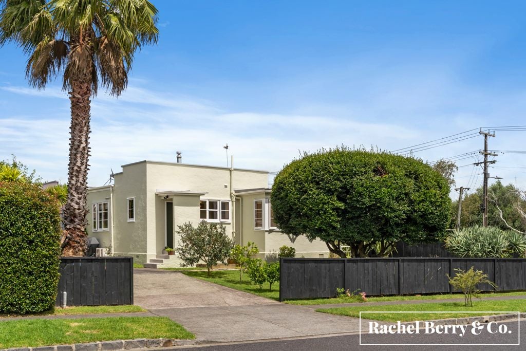1 Glentui Road, Mount Albert, Auckland - Carousel 1