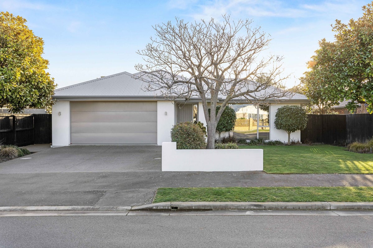 32 Rue de la Mare, Parklands, Christchurch - Carousel 1