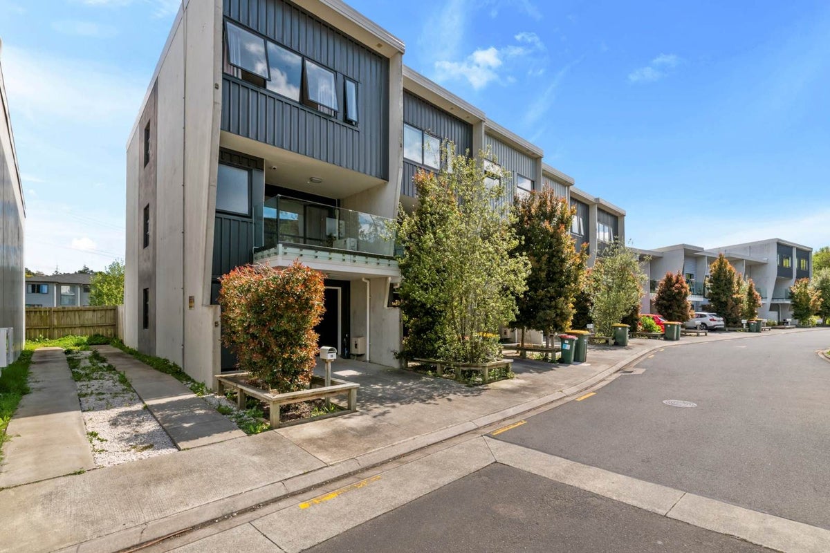 19/5 Perekia Street, Albany, Auckland - Carousel 1