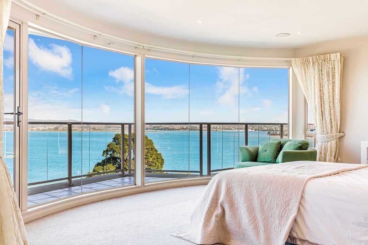 9 Brigantine Drive, Beach Haven, Auckland - Carousel 2