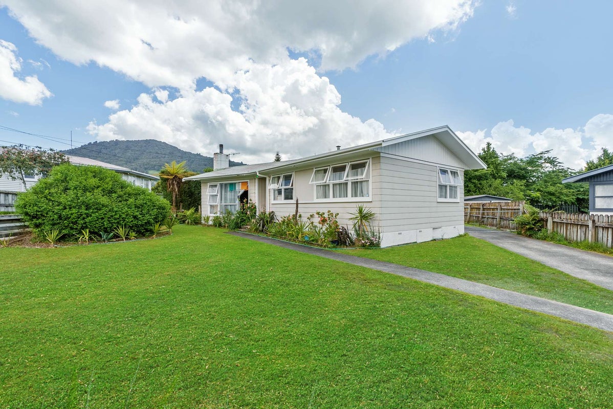 24 Lisa Crescent, Mangakakahi, Rotorua - Carousel 1