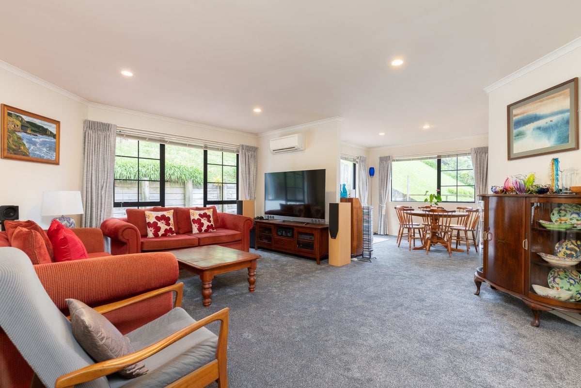 17 Corsham Grove, Churton Park, Wellington - Carousel 2