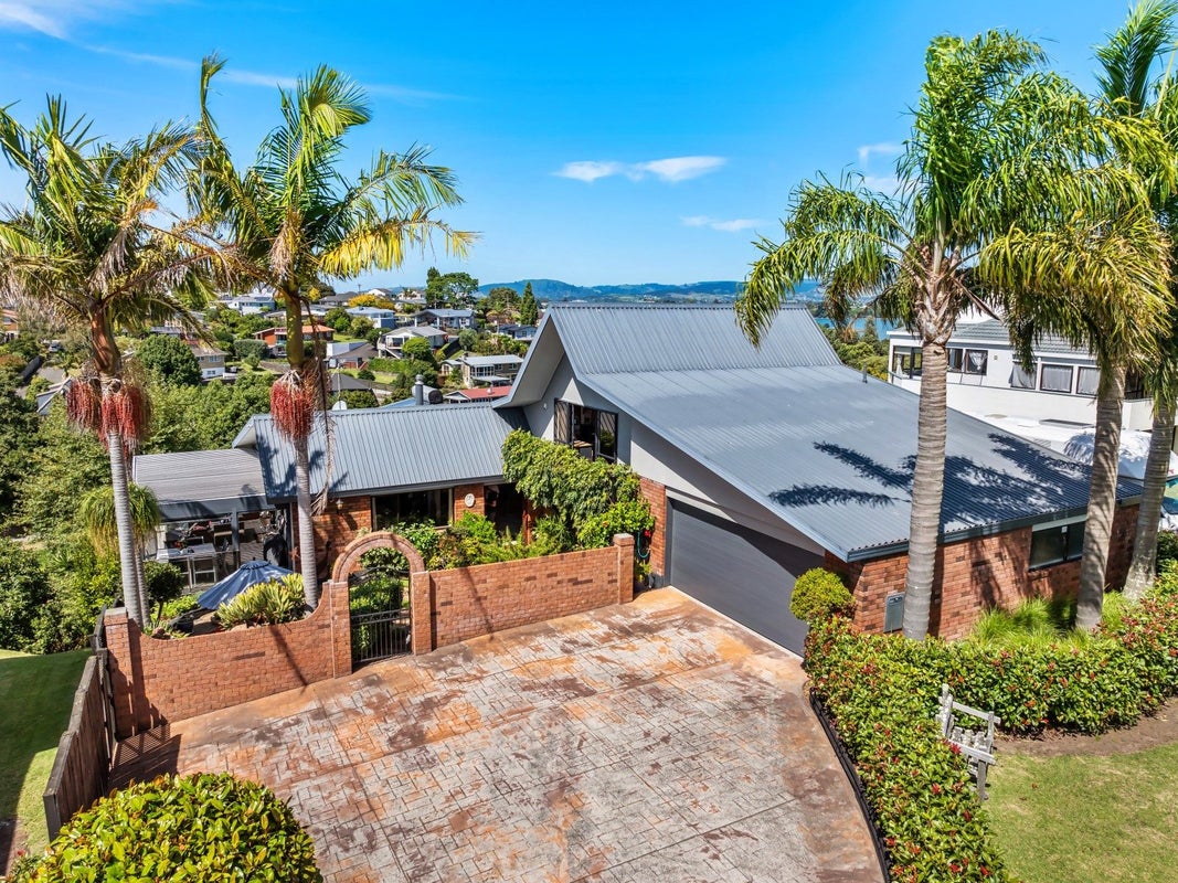 51 Hillcrest Road, Otumoetai, Tauranga, Bay Of Plenty - Carousel 1