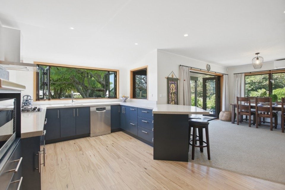 17 Ridgewood Drive, Ridgewood, New Plymouth, Taranaki - Carousel 2