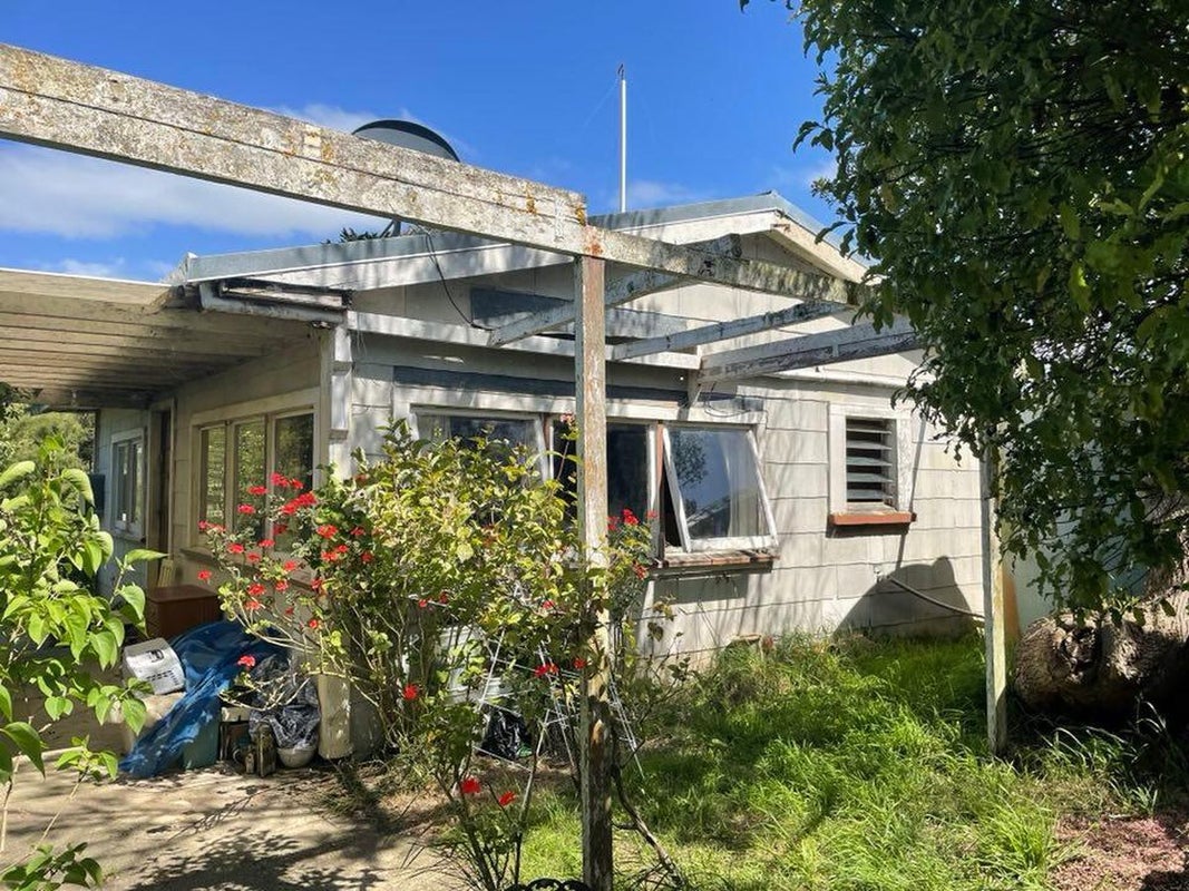 8 Baird Street, Long Beach, Port Chalmers - Carousel 1