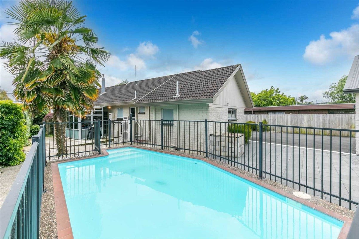 16 Glen Lynne Avenue, Queenwood, Hamilton - Carousel 2