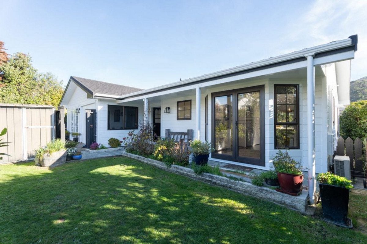 9 Lakewood Avenue, Churton Park, Wellington - Carousel 1