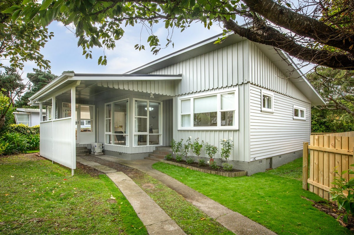 36 Silverbirch Grove, Churton Park, Wellington - Carousel 1