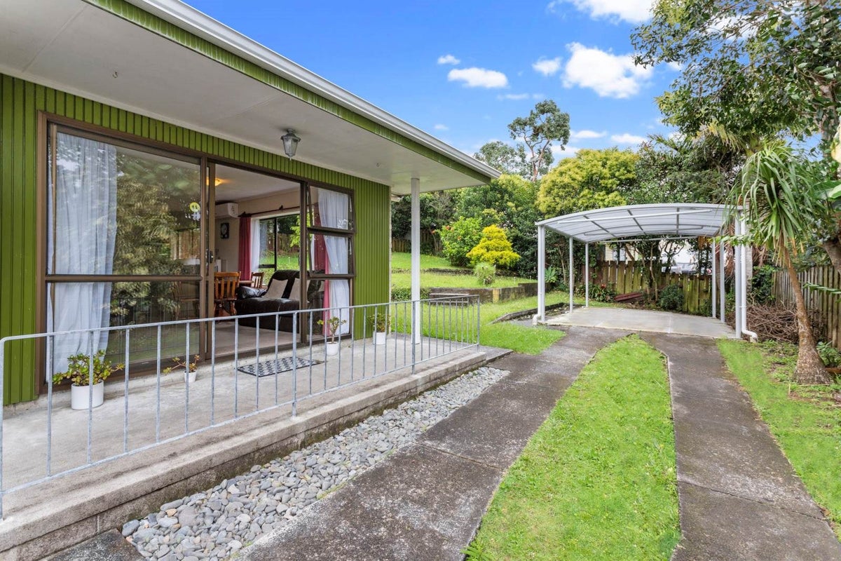 2/10 Metric Place, Te Atatu South, Auckland - Carousel 2