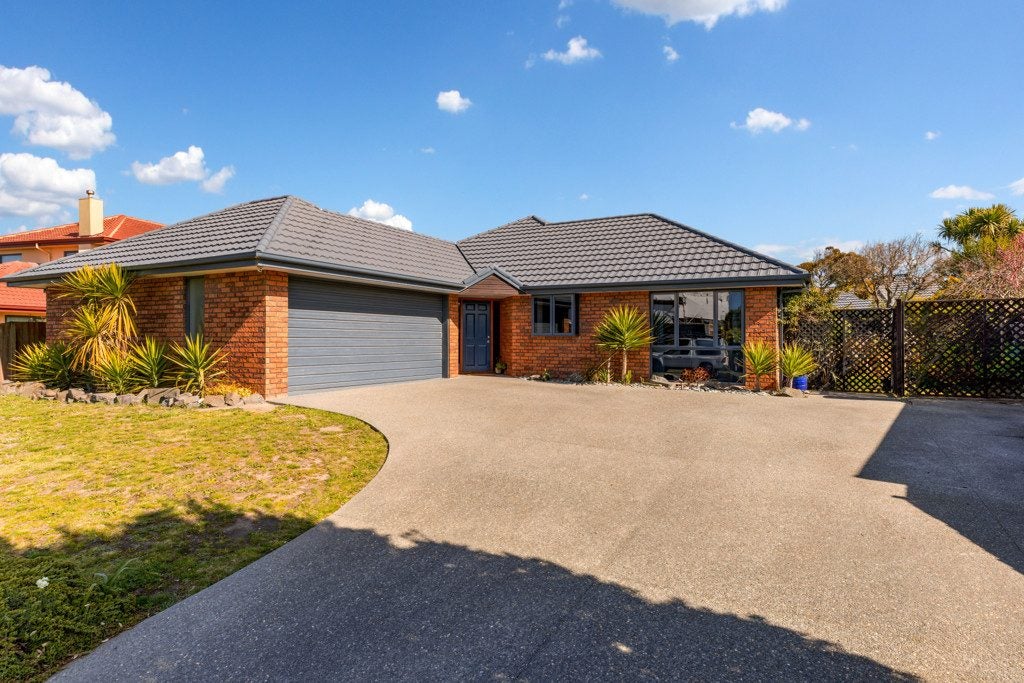 21 Eastwood Rise, Waimairi Beach , Christchurch - Carousel 1