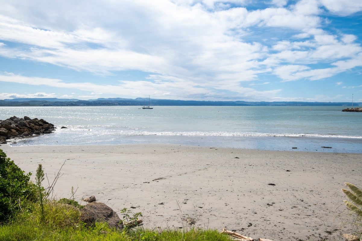 5 Breakwater Road, Bluff Hill, Napier - Carousel 2